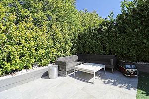 Seating / Entertaining Area- click for photo gallery